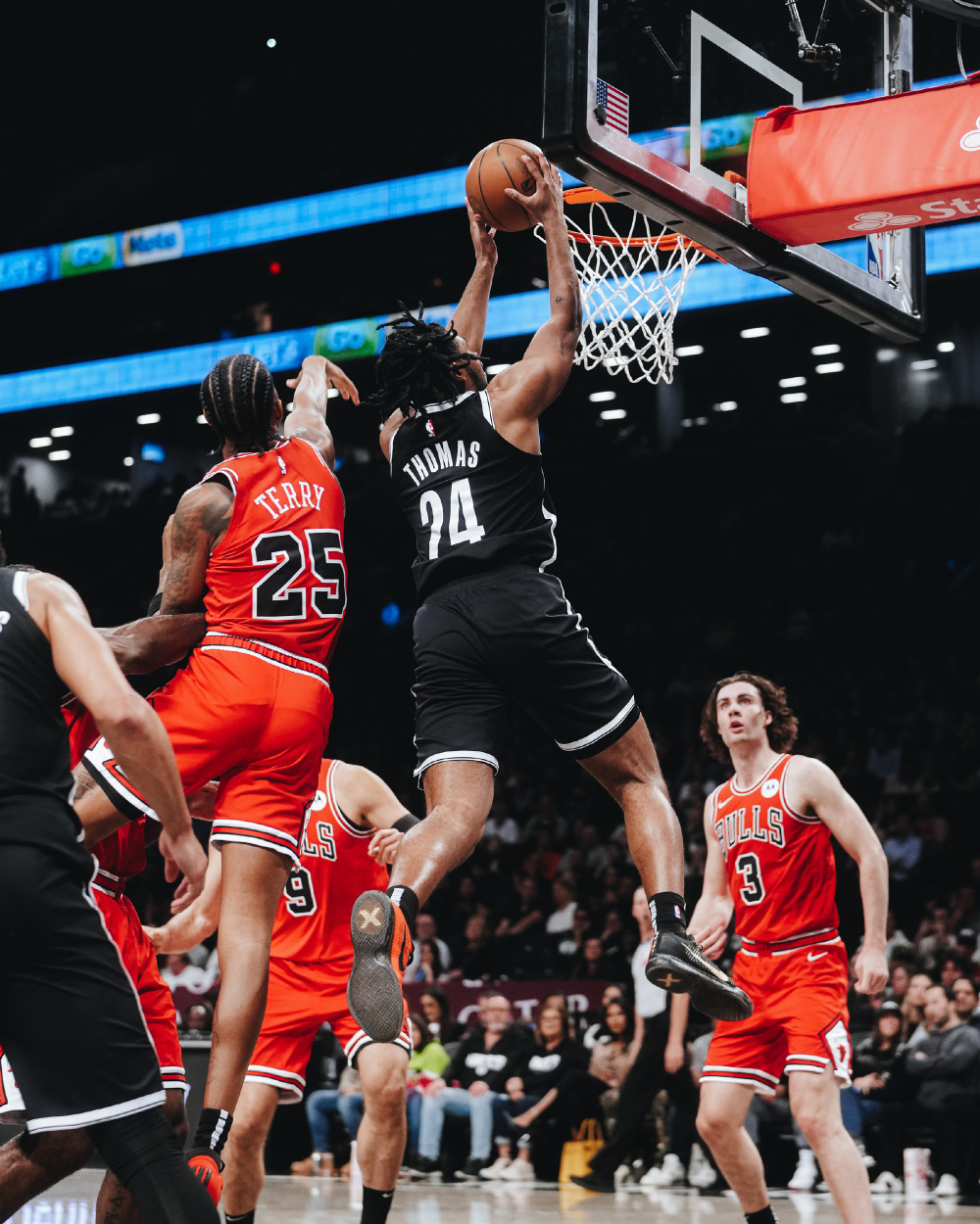 爱游戏全站 -关于菲尼克斯太阳训练开放日，窗口期临场应变引欢呼，NBA常规赛在即，高层口径保持一致的信息