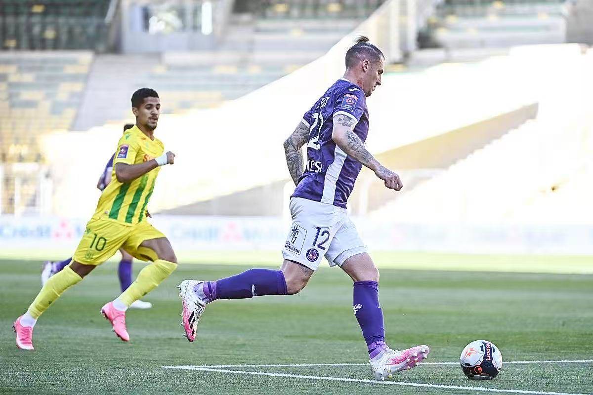 爱游戏体育入口 -巴黎圣日耳曼训练开放日，今晚单刀错失引欢呼，欧冠在即，训练强度明显提升(巴黎圣日耳曼阵容什么水平)