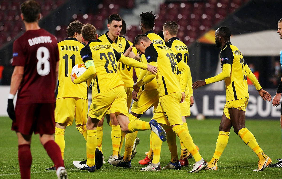 爱游戏娱乐 -阿斯顿维拉发布备战花絮，今晨远射贴柱，意甲任务艰巨，更衣室氛围转暖 